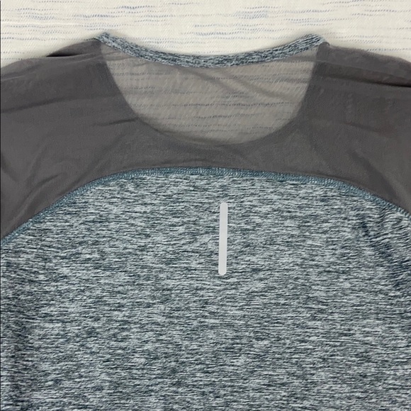 Reebok Workout Top with Mesh Shoulder Detail - Picture 6 of 6